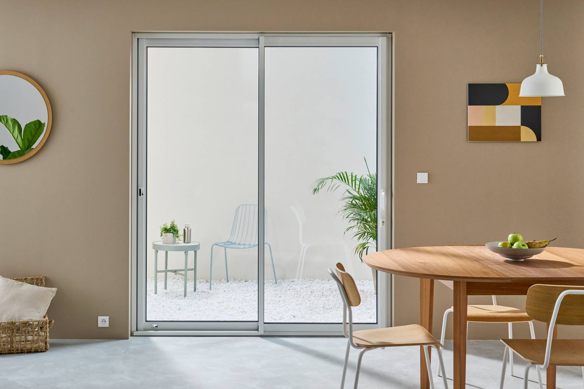 Comment mesurer une baie vitrée coulissante avant l’installation ? 